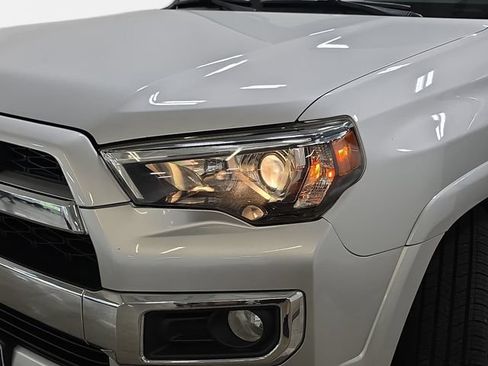 Used 2018 Toyota 4Runner Limited AWD/4WD image 31