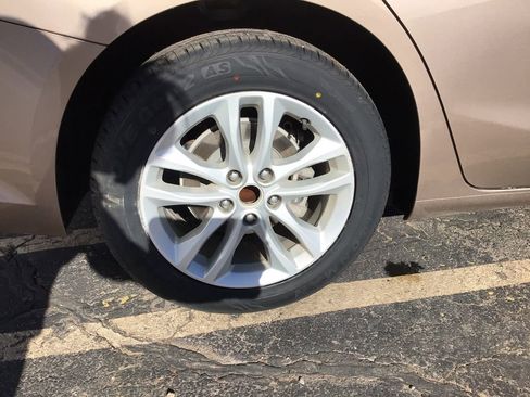 Used 2018 Chevrolet Malibu LT image 33