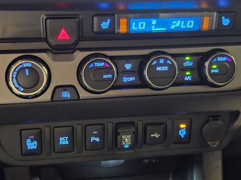 Certified 2022 Toyota Tacoma TRD Sport w/ TRD Premium Sport Package AWD/4WD image 15