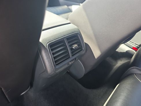 Used 2016 Volkswagen Golf R 4-Door image 32