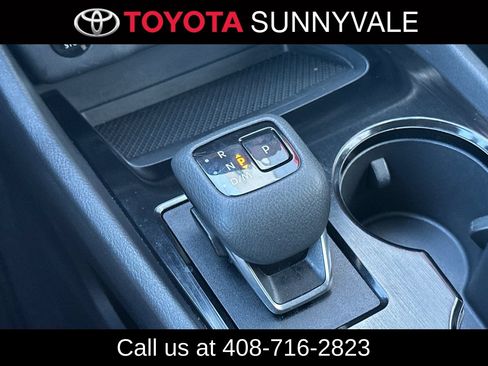 Used 2025 Nissan Rogue SV FWD image 25
