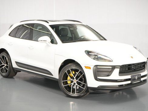 Used 2023 Porsche Macan AWD/4WD image 9