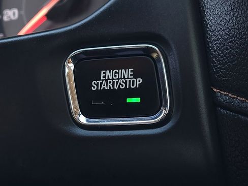 Used 2017 GMC Acadia SLT w/ LPO, Floor Liner Package image 18