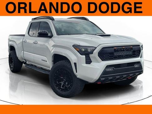 Used 2025 Toyota Tacoma TRD Sport image 1