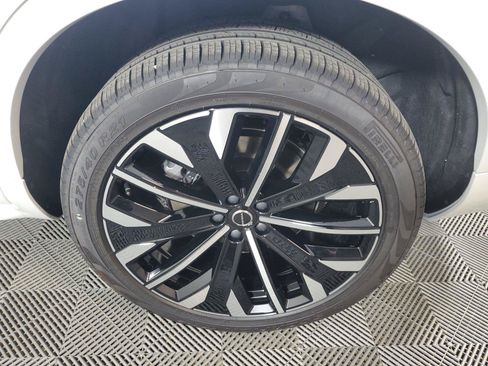 New 2026 Volvo XC90 T8 Plus w/ Protection Package Premier AWD/4WD image 11