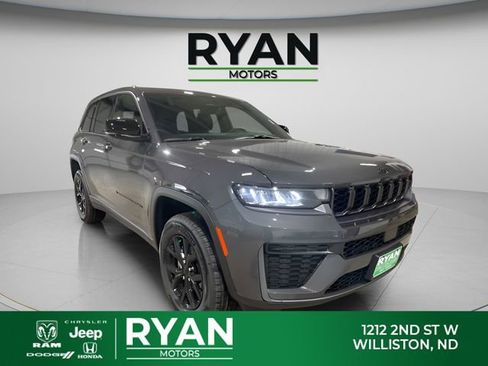 New 2026 Jeep Grand Cherokee Altitude AWD/4WD image 1