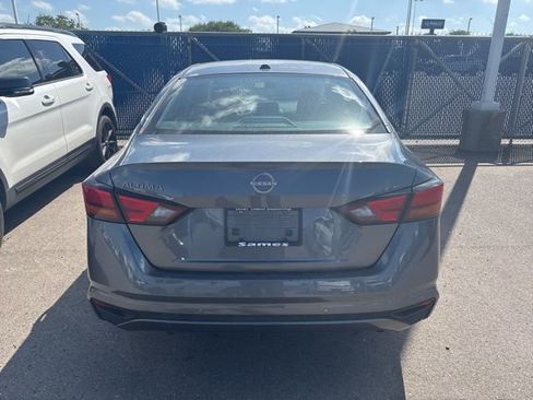 Used 2025 Nissan Altima 2.5 SV image 4