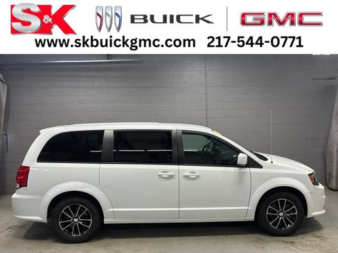 Used 2018 Dodge Grand Caravan SXT w/ Blacktop Package FWD image 1