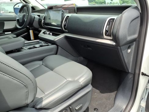 New 2026 Ford Expedition Max Active AWD/4WD image 9