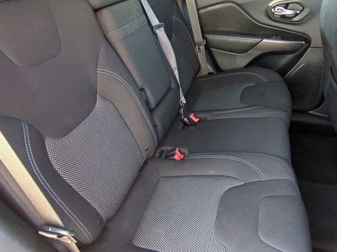 Used 2019 Jeep Cherokee Latitude w/ Popular Appearance Group image 19