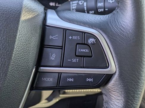 Used 2025 Toyota Sienna XLE image 20