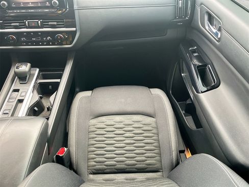 Used 2022 Nissan Pathfinder SV w/ SV Premium Package image 23