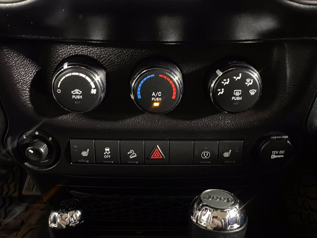 Used 2018 Jeep Wrangler Unlimited Rubicon w/ Cold Weather Group AWD/4WD image 24