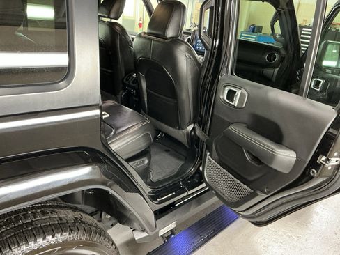 Used 2023 Jeep Wrangler Sahara image 14