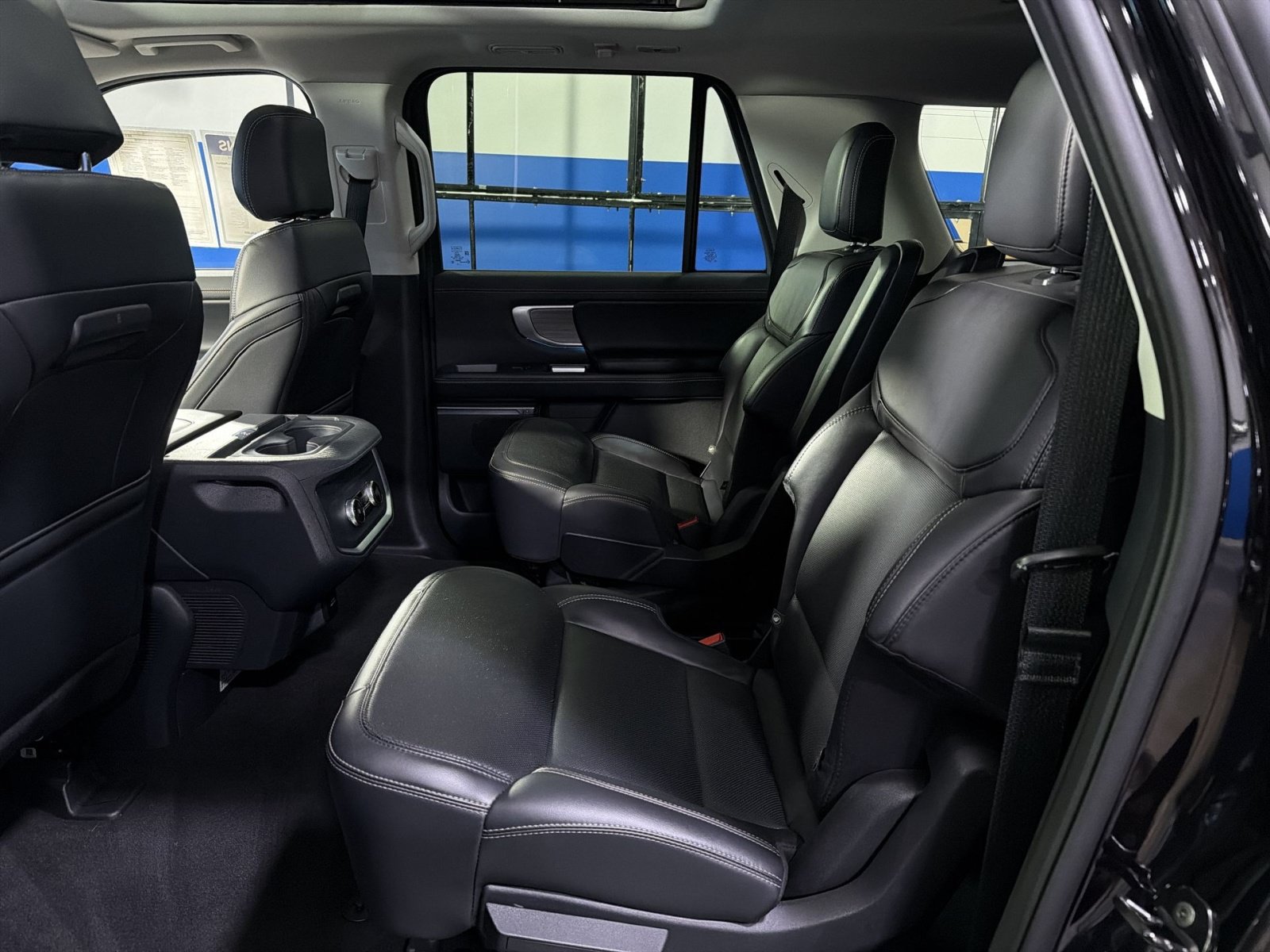 Used 2025 Ford Expedition Max Platinum AWD/4WD image 27