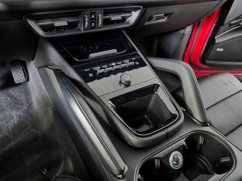 Certified 2024 Porsche Cayenne AWD/4WD image 19