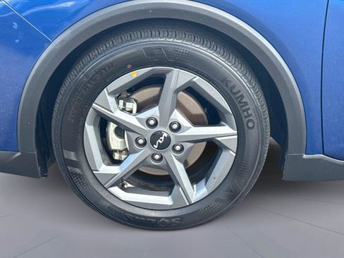 Used 2025 Kia K4 LXS image 11