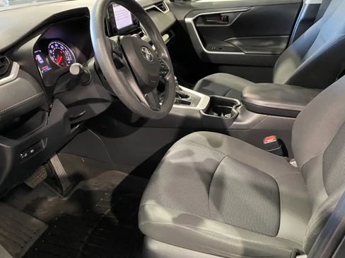 Used 2020 Toyota RAV4 LE image 11