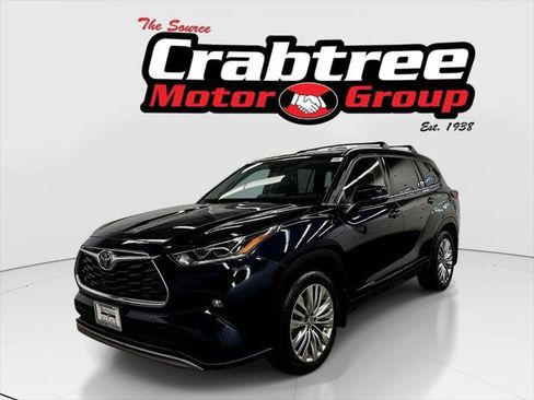 Certified 2023 Toyota Highlander Platinum AWD/4WD image 1