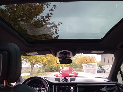 Used 2021 Porsche Macan image 21