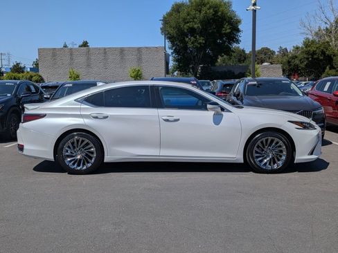 Used 2024 Lexus ES 300h w/ Accessory Package (Z2) FWD image 4