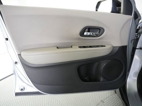 Used 2018 Honda HR-V LX image 36