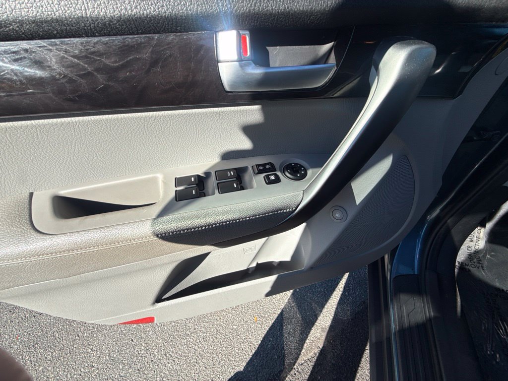 Used 2014 Kia Sorento LX AWD/4WD image 17