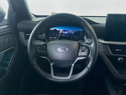 Used 2025 Ford Explorer Platinum w/ LUX Leather Package image 18