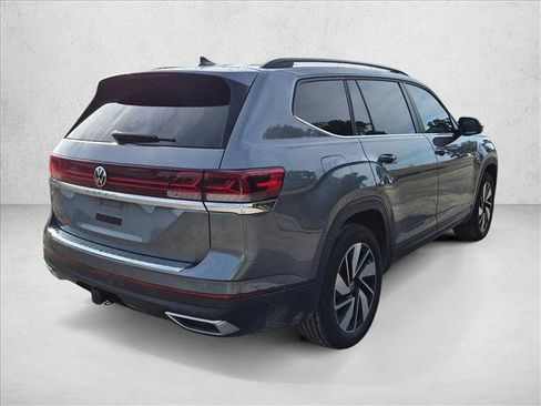 Used 2024 Volkswagen Atlas SE w/ Panoramic Sunroof Package FWD image 5