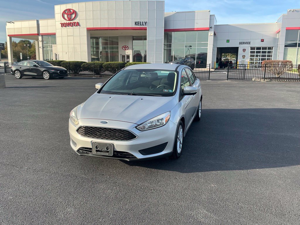 Used 2018 Ford Focus SE w/ Cold Weather Package FWD image 1