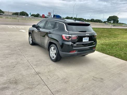 Used 2022 Jeep Compass Latitude FWD image 5