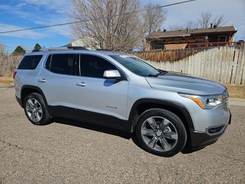 Used 2018 GMC Acadia SLT image 2