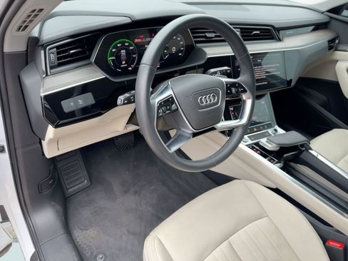 Used 2022 Audi e-tron Premium w/ Interior Protection Package image 4