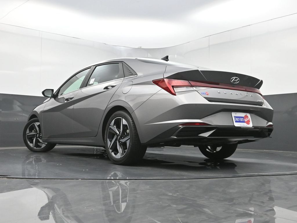 Used 2022 Hyundai Elantra Limited FWD image 29