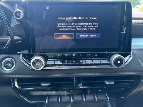 Used 2023 Chevrolet Colorado LT w/ LT Convenience Package II AWD/4WD image 22