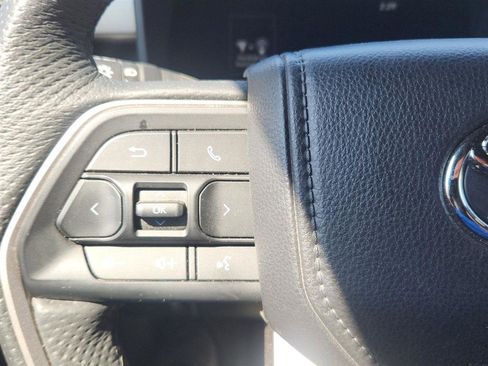 Used 2025 Toyota Tundra Limited AWD/4WD image 17