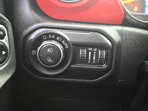 Used 2021 Jeep Gladiator Willys image 14