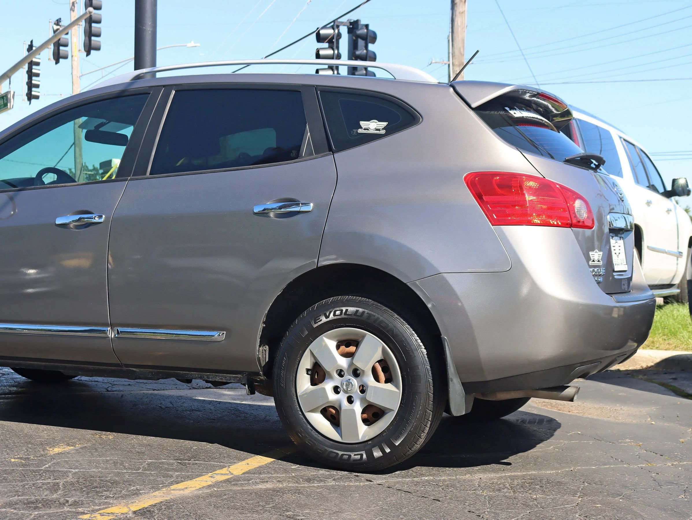 Used 2015 Nissan Rogue S w/ Convenience Package AWD/4WD image 12