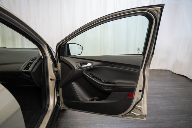 Used 2016 Ford Focus SE FWD image 17