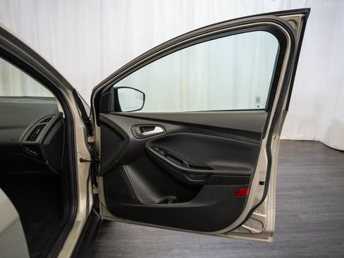Used 2016 Ford Focus SE FWD image 17