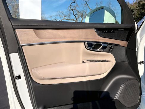New 2026 Volvo XC90 T8 Plus w/ Protection Package Premier image 24