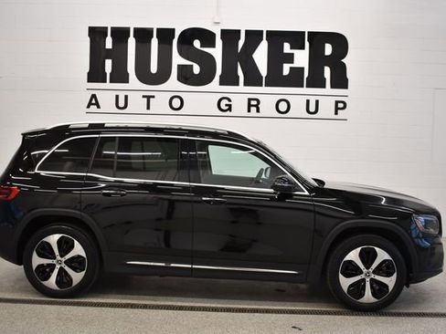 Used 2025 Mercedes-Benz GLB 250 4MATIC image 2