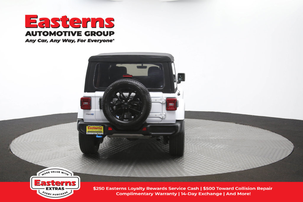 Used 2022 Jeep Wrangler Unlimited Sahara w/ Cold Weather Group AWD/4WD image 40
