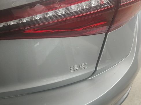 Used 2025 Volkswagen Jetta SE FWD image 9