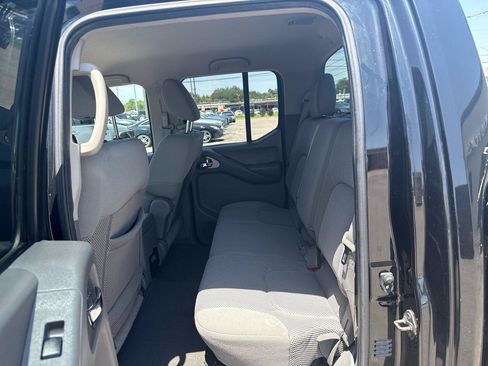 Used 2010 Nissan Frontier SE RWD image 11