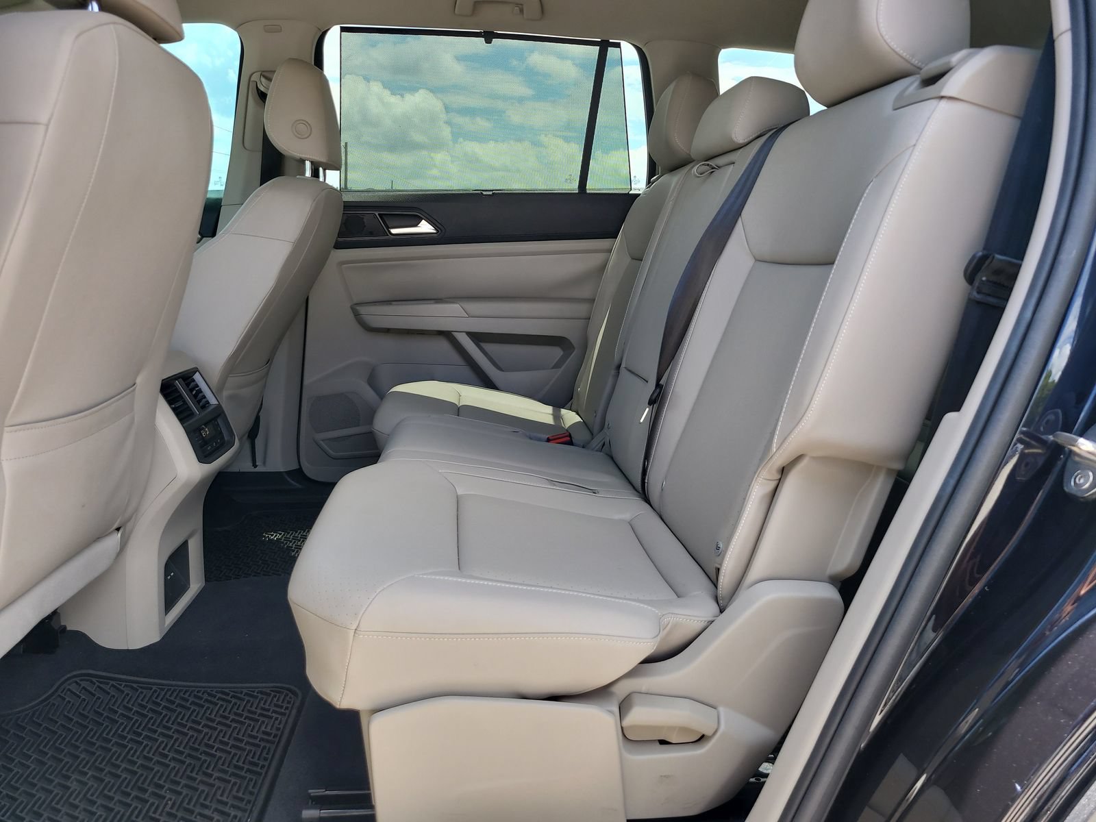 Used 2021 Volkswagen Atlas SE w/ Towing Package FWD image 9
