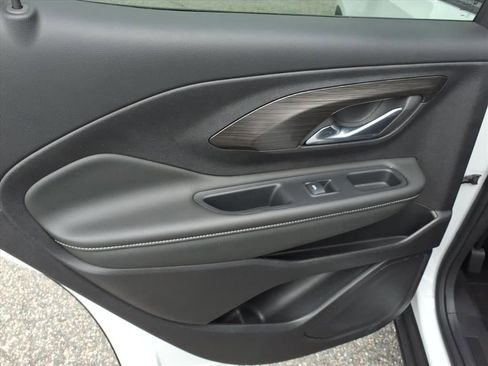 Used 2024 GMC Terrain SLT image 21