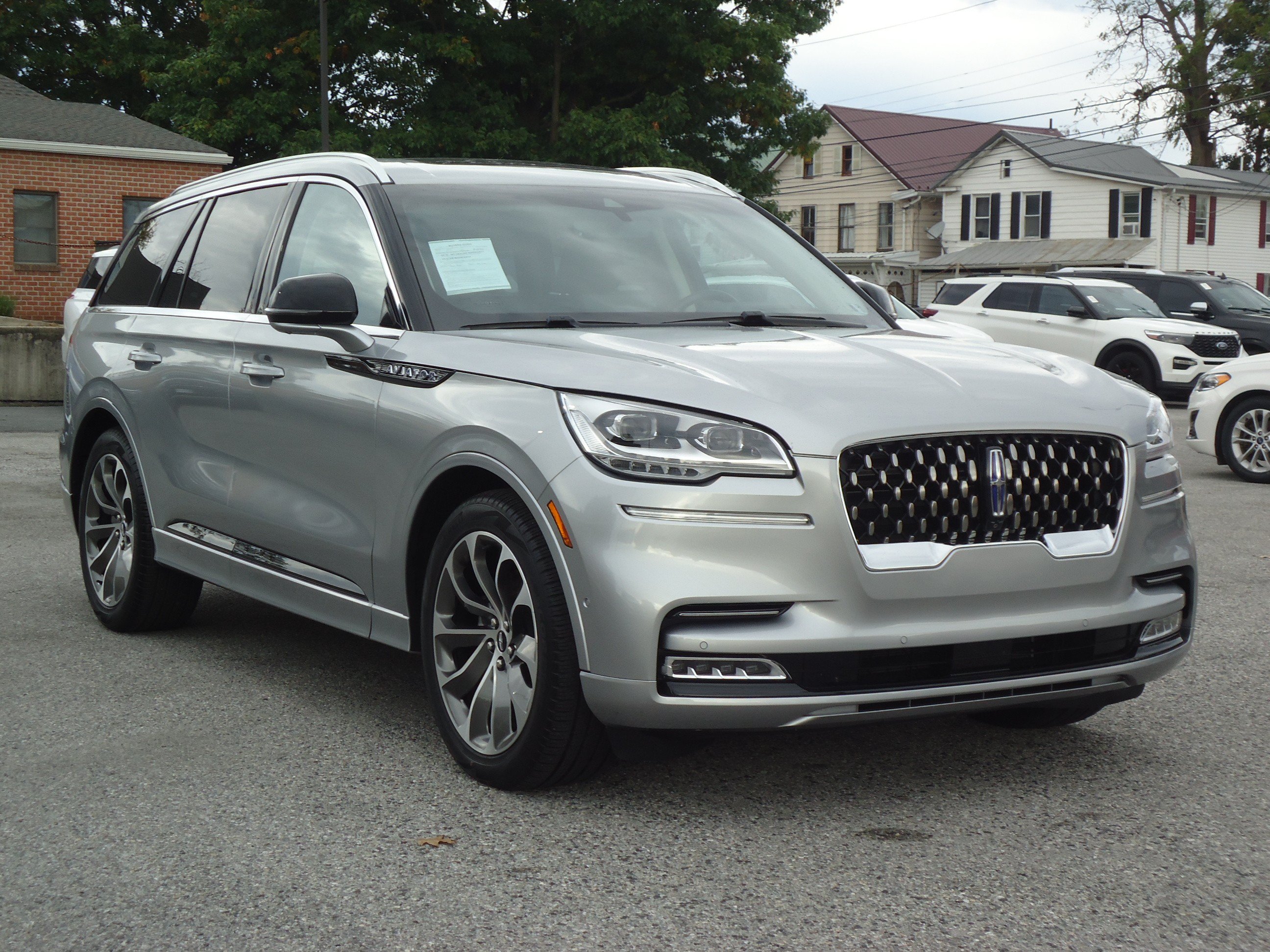 Used 2021 Lincoln Aviator Grand Touring w/ Equipment Group 302A AWD/4WD image 1
