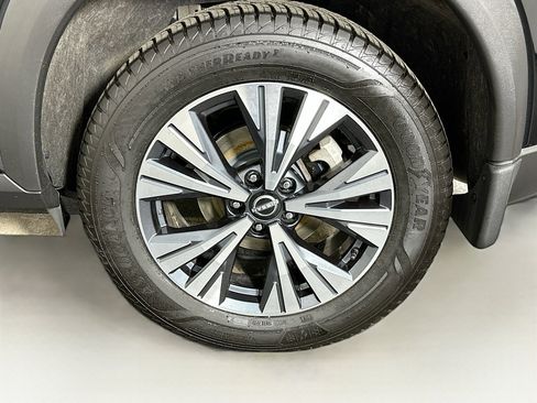 Used 2023 Nissan Rogue SV image 11