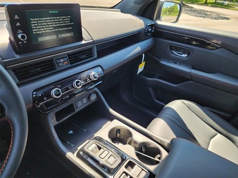 Certified 2025 Honda Pilot TrailSport image 31